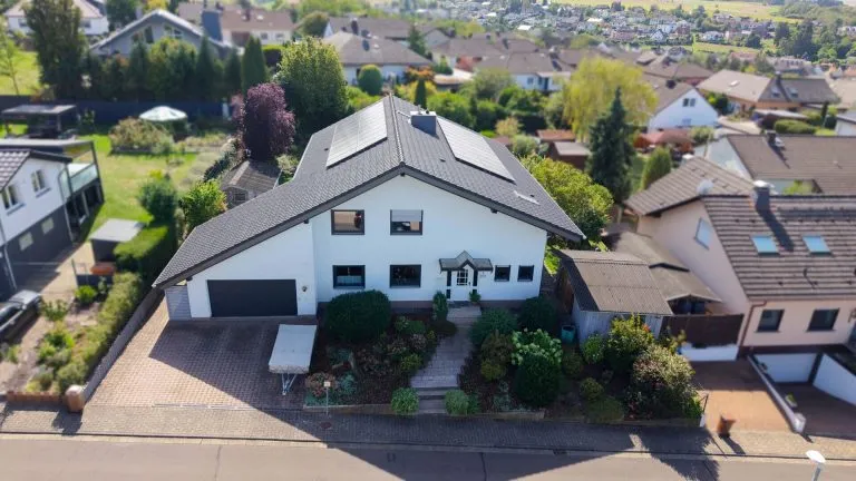 Immobilienangebot - Hünfelden - Alle - Saniertes und freistehendes Einfamilienhaus auf großem Grundstück in herrlicher Lage bei Limburg!