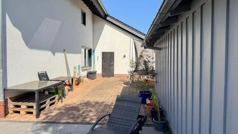 Immobilienangebot - Hünfelden - Alle - Saniertes und freistehendes Einfamilienhaus auf großem Grundstück in herrlicher Lage bei Limburg!