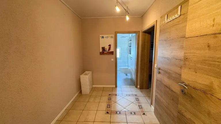 Immobilienangebot - Hünfelden - Alle - Saniertes und freistehendes Einfamilienhaus auf großem Grundstück in herrlicher Lage bei Limburg!