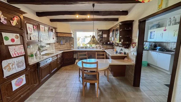 Immobilienangebot - Hünfelden - Alle - Saniertes und freistehendes Einfamilienhaus auf großem Grundstück in herrlicher Lage bei Limburg!