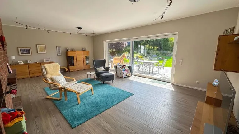 Immobilienangebot - Hünfelden - Alle - Saniertes und freistehendes Einfamilienhaus auf großem Grundstück in herrlicher Lage bei Limburg!