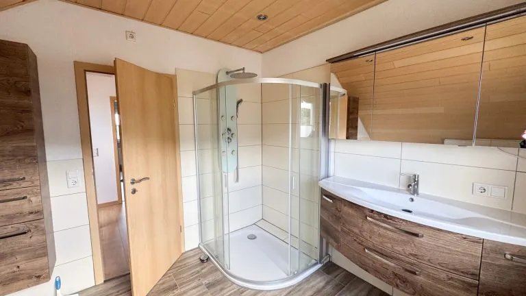 Immobilienangebot - Ettinghausen - Alle - Freistehendes und schickes Einfamilienhaus mit großem Garten zur Miete!