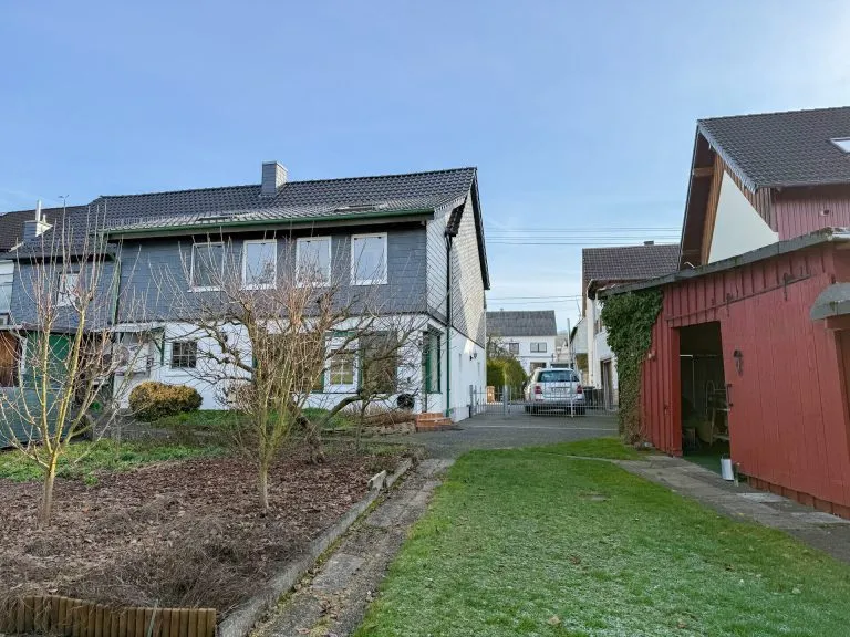 Immobilienangebot - Mündersbach - Alle - 2 Wohnhäuser auf großem Grundstück in ruhiger Ortsrandlage! Ideal für Mehrgenerationen