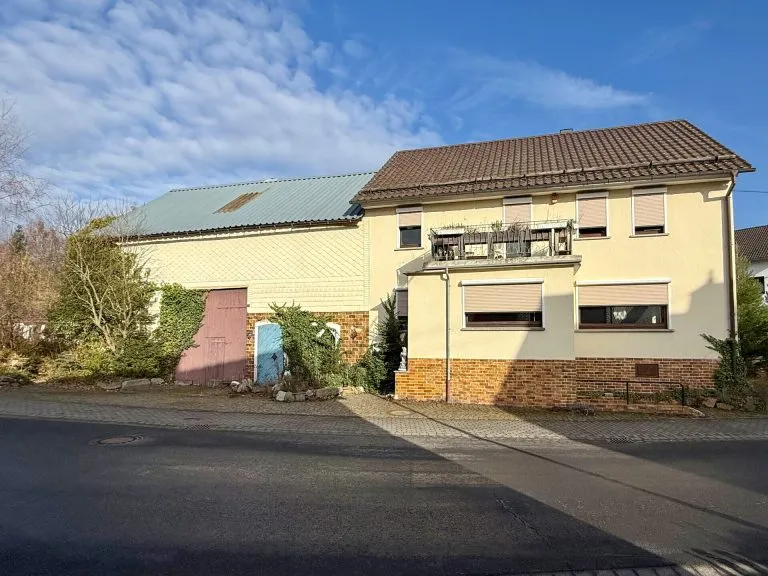 Immobilienangebot - Hachenburg VG - Alle - Bauernhaus als Hofstätte mit Nebengebäuden in unmittelbarer Nähe zu Hachenburg!