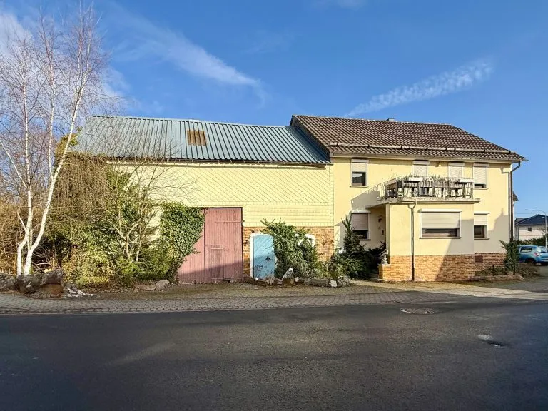 Immobilienangebot - Hachenburg VG - Alle - Bauernhaus als Hofstätte mit Nebengebäuden in unmittelbarer Nähe zu Hachenburg!