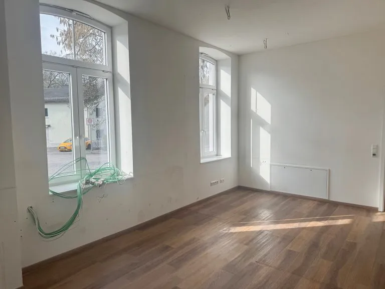 Immobilienangebot - Windeck / Schladern - Alle - Attraktive Praxis- oder Bürofläche im Erdgeschoss mit Stellplätzen und optionaler Lagerfläche!