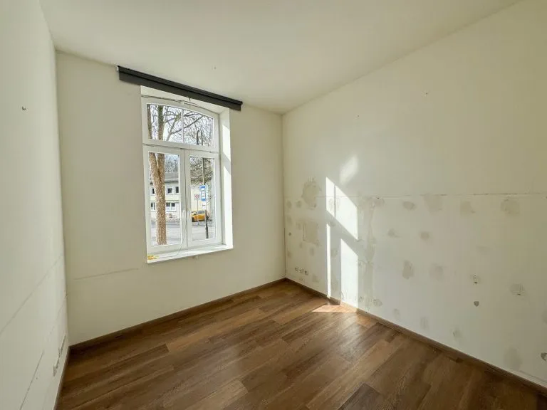 Immobilienangebot - Windeck / Schladern - Alle - Attraktive Praxis- oder Bürofläche im Erdgeschoss mit Stellplätzen und optionaler Lagerfläche!