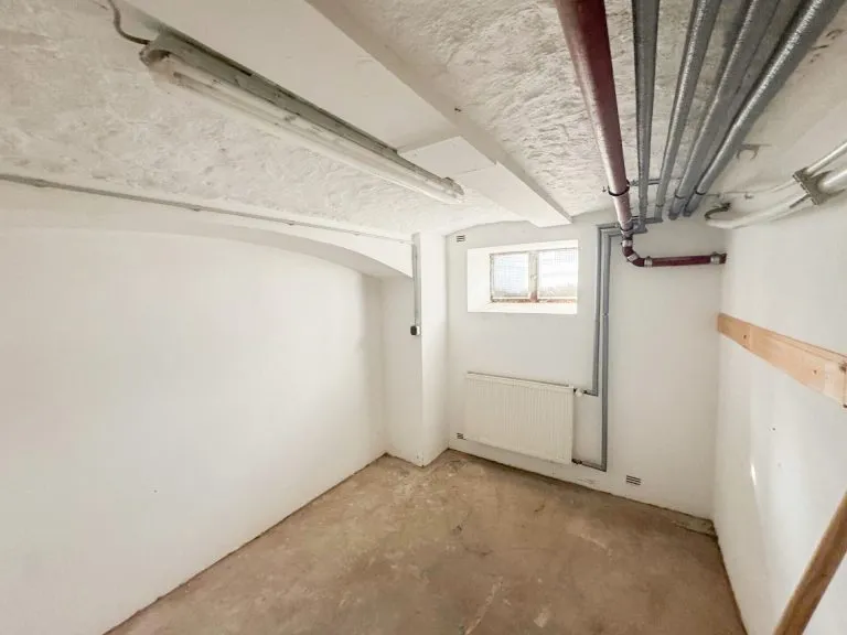 Immobilienangebot - Windeck / Schladern - Alle - Attraktive Praxis- oder Bürofläche im Erdgeschoss mit Stellplätzen und optionaler Lagerfläche!
