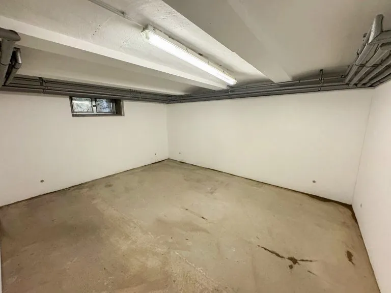 Immobilienangebot - Windeck / Schladern - Alle - Attraktive Praxis- oder Bürofläche im Erdgeschoss mit Stellplätzen und optionaler Lagerfläche!