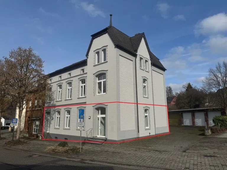 Immobilienangebot - Windeck / Schladern - Alle - Attraktive Praxis- oder Bürofläche im Erdgeschoss mit Stellplätzen und optionaler Lagerfläche!