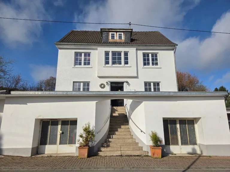 Immobilienangebot - Pracht / Niederhausen - Alle - Mehrfamilienhaus mit großem Grundstück, ehemaligem Gewerbeteil und vielfältigem Entwicklungspotenzial!