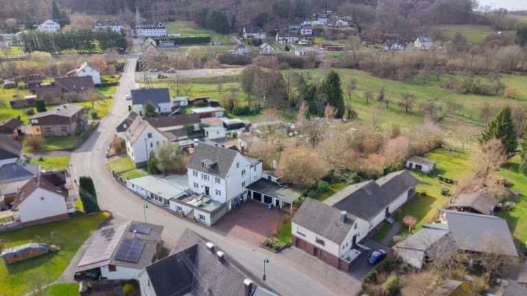 Immobilienangebot - Pracht / Niederhausen - Alle - Mehrfamilienhaus mit großem Grundstück, ehemaligem Gewerbeteil und vielfältigem Entwicklungspotenzial!
