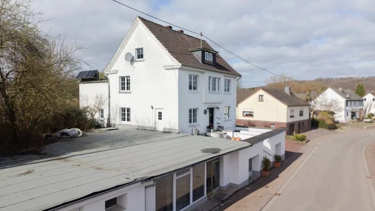 Immobilienangebot - Pracht / Niederhausen - Alle - Mehrfamilienhaus mit großem Grundstück, ehemaligem Gewerbeteil und vielfältigem Entwicklungspotenzial!