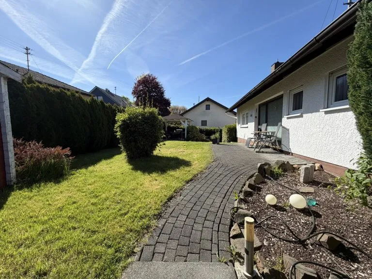 Immobilienangebot - Wissen VG - Alle - Gepflegtes Einfamilienhaus mit Garten in guter Lage, zwischen Wissen & Betzdorf!