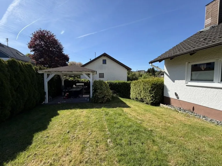 Immobilienangebot - Wissen VG - Alle - Gepflegtes Einfamilienhaus mit Garten in guter Lage, zwischen Wissen & Betzdorf!