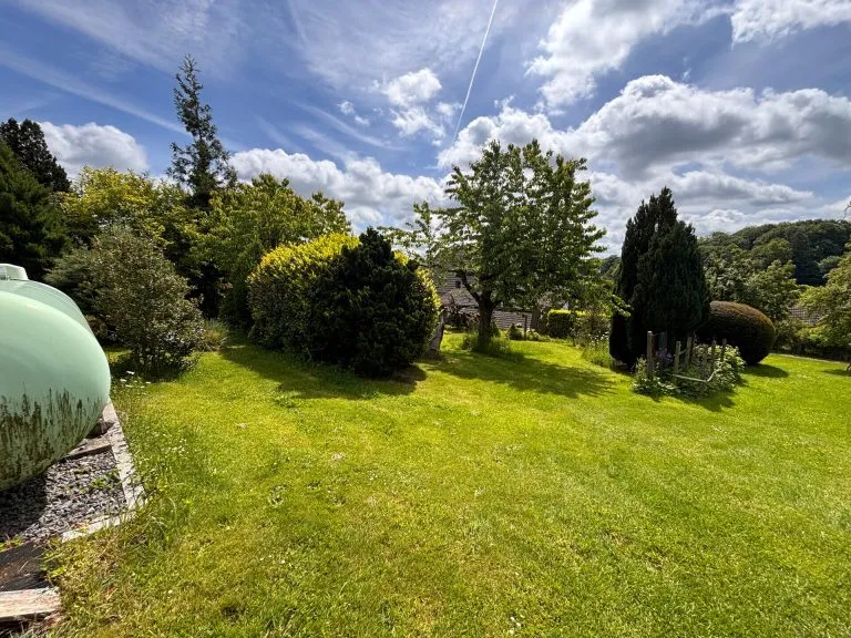 Immobilienangebot - Waldbröl - Alle - Gepflegtes Zweifamilienhaus mit vermieteter Wohneinheit und Entwicklungsmöglichkeit nahe Waldbröl!