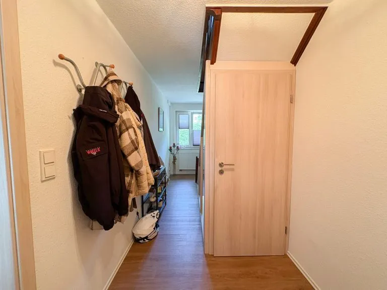 Immobilienangebot - Waldbröl - Alle - Gepflegtes Zweifamilienhaus mit vermieteter Wohneinheit und Entwicklungsmöglichkeit nahe Waldbröl!
