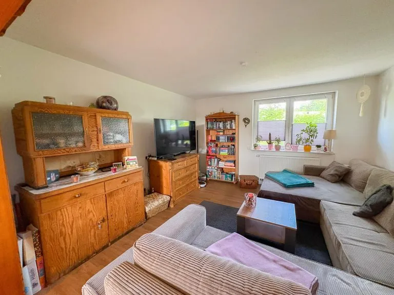 Immobilienangebot - Waldbröl - Alle - Gepflegtes Zweifamilienhaus mit vermieteter Wohneinheit und Entwicklungsmöglichkeit nahe Waldbröl!