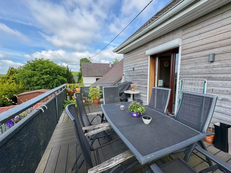 Immobilienangebot - Waldbröl - Alle - Gepflegtes Zweifamilienhaus mit vermieteter Wohneinheit und Entwicklungsmöglichkeit nahe Waldbröl!