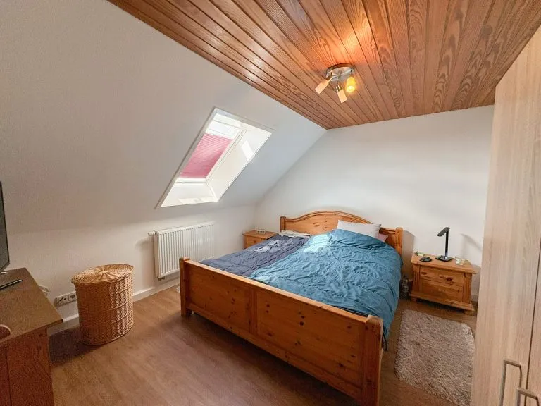 Immobilienangebot - Waldbröl - Alle - Gepflegtes Zweifamilienhaus mit vermieteter Wohneinheit und Entwicklungsmöglichkeit nahe Waldbröl!