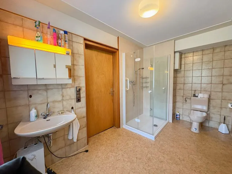 Immobilienangebot - Waldbröl - Alle - Gepflegtes Zweifamilienhaus mit vermieteter Wohneinheit und Entwicklungsmöglichkeit nahe Waldbröl!