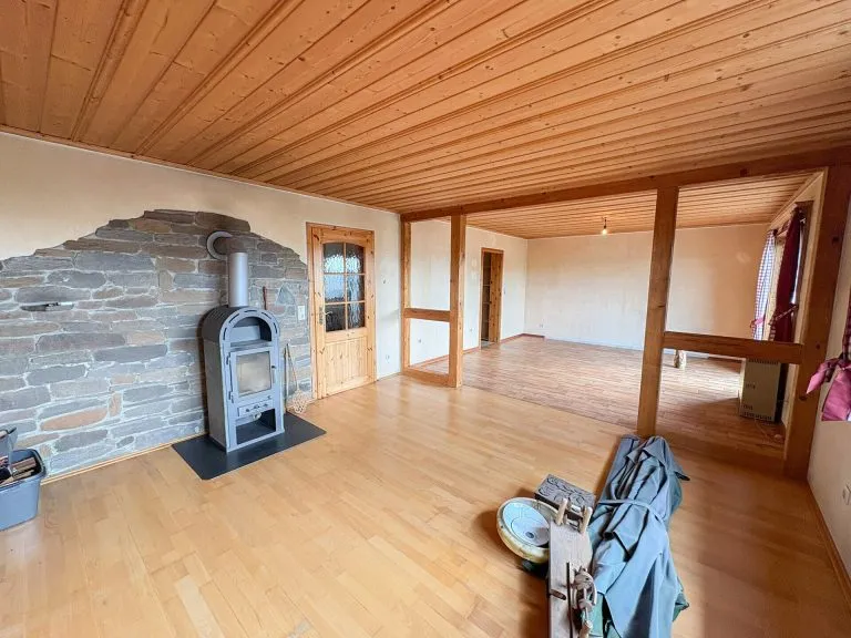 Immobilienangebot - Waldbröl - Alle - Gepflegtes Zweifamilienhaus mit vermieteter Wohneinheit und Entwicklungsmöglichkeit nahe Waldbröl!