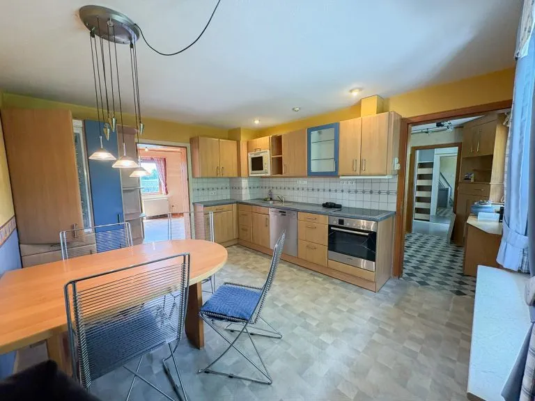 Immobilienangebot - Waldbröl - Alle - Gepflegtes Zweifamilienhaus mit vermieteter Wohneinheit und Entwicklungsmöglichkeit nahe Waldbröl!