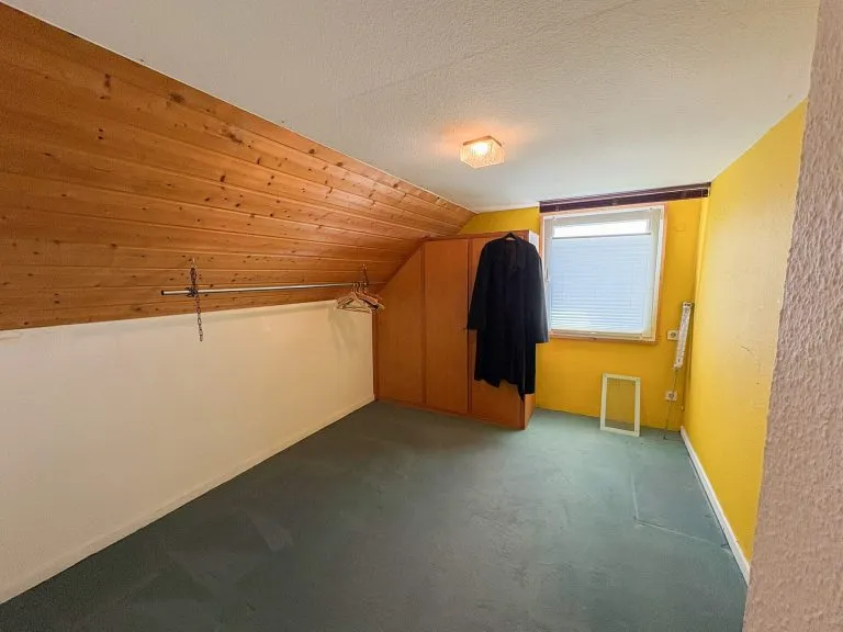 Immobilienangebot - Waldbröl - Alle - Gepflegtes Zweifamilienhaus mit vermieteter Wohneinheit und Entwicklungsmöglichkeit nahe Waldbröl!