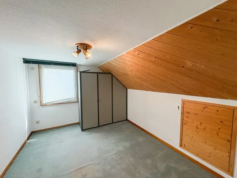 Immobilienangebot - Waldbröl - Alle - Gepflegtes Zweifamilienhaus mit vermieteter Wohneinheit und Entwicklungsmöglichkeit nahe Waldbröl!
