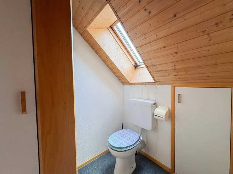 Immobilienangebot - Waldbröl - Alle - Gepflegtes Zweifamilienhaus mit vermieteter Wohneinheit und Entwicklungsmöglichkeit nahe Waldbröl!
