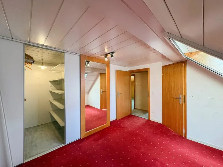 Immobilienangebot - Waldbröl - Alle - Gepflegtes Zweifamilienhaus mit vermieteter Wohneinheit und Entwicklungsmöglichkeit nahe Waldbröl!