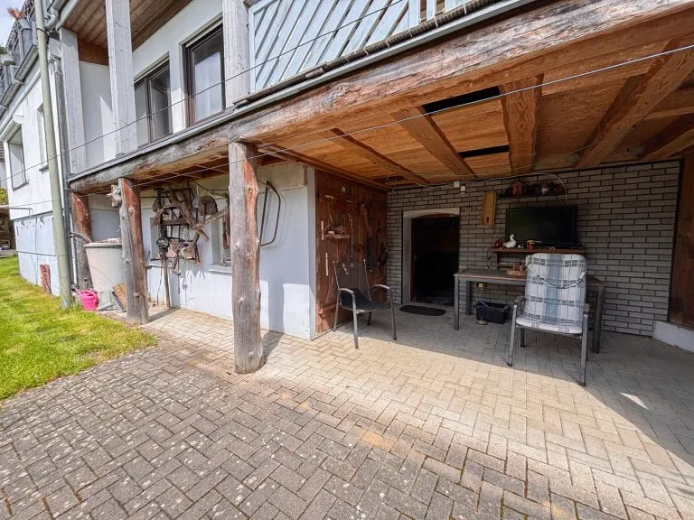 Immobilienangebot - Waldbröl - Alle - Gepflegtes Zweifamilienhaus mit vermieteter Wohneinheit und Entwicklungsmöglichkeit nahe Waldbröl!