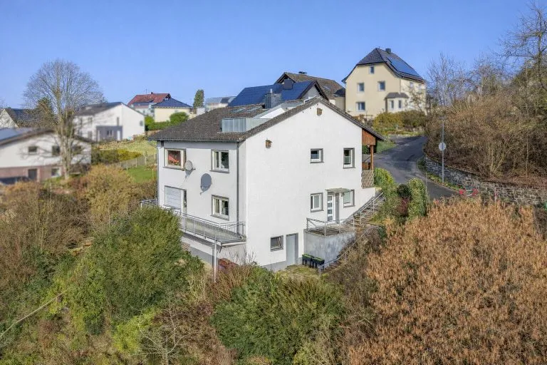 Immobilienangebot - Hachenburg - Alle - **RESERVIERT** Exklusiv in Hachenburg! Zweifamilienhaus in fußläufiger Zentrumsnähe!