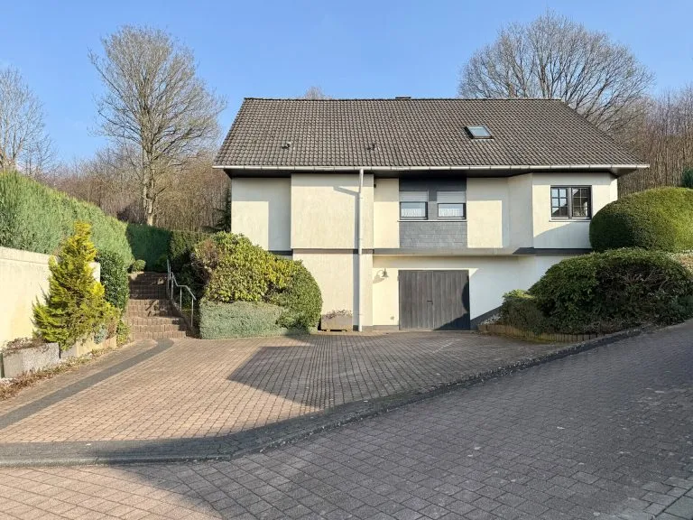 Immobilienangebot - Hachenburg - Alle - Traumlage am Waldrand von Hachenburg - Gepflegtes EFH mit ELW, Fernsicht und Schlossblick!