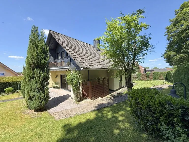 Immobilienangebot - Hachenburg - Alle - Traumlage am Waldrand von Hachenburg - Gepflegtes EFH mit ELW, Fernsicht und Schlossblick!
