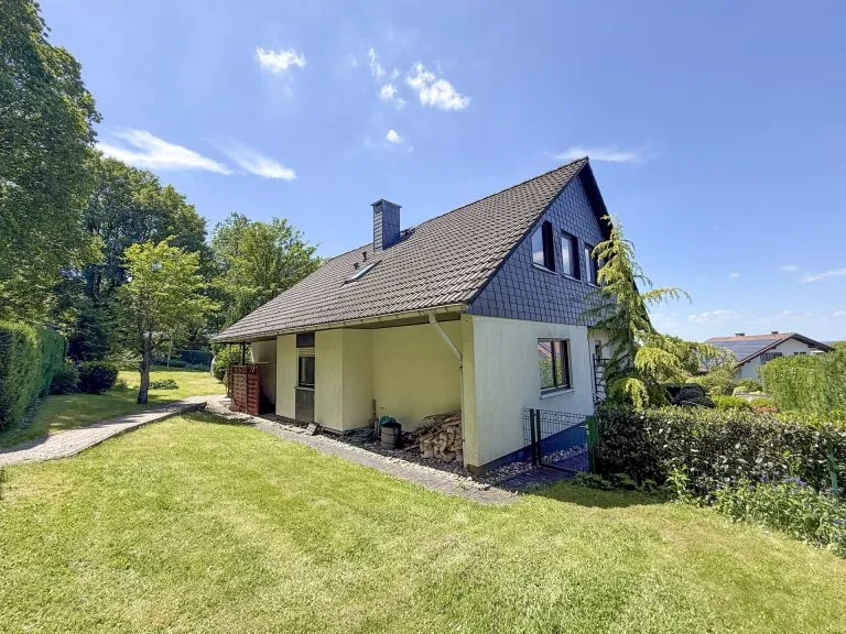 Immobilienangebot - Hachenburg - Alle - Traumlage am Waldrand von Hachenburg - Gepflegtes EFH mit ELW, Fernsicht und Schlossblick!
