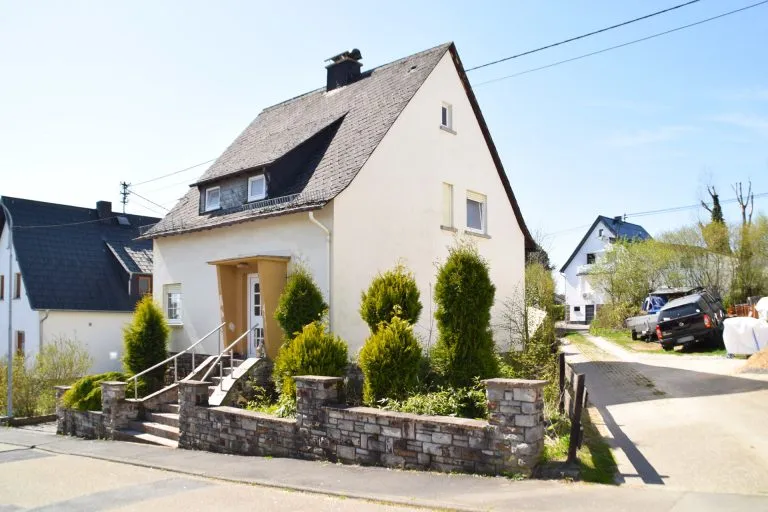 Immobilienangebot - Ransbach-Baumbach - Alle - Einfamilienhaus mit großem Grundstück (713 m²) in begehrter Lage von Ransbach-Baumbach!