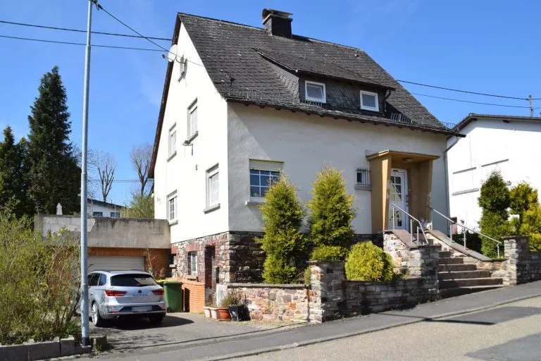 Immobilienangebot - Ransbach-Baumbach - Alle - Einfamilienhaus mit großem Grundstück (713 m²) in begehrter Lage von Ransbach-Baumbach!