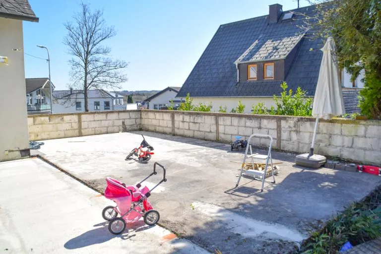 Immobilienangebot - Ransbach-Baumbach - Alle - Einfamilienhaus mit großem Grundstück (713 m²) in begehrter Lage von Ransbach-Baumbach!