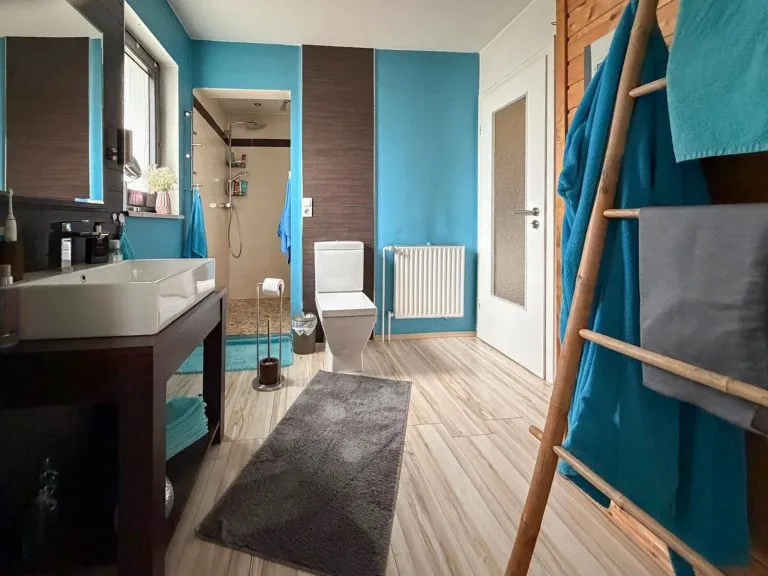 Immobilienangebot - Rennerod VG - Alle - Gemütliches Zuhause mit Einliegerwohnung, Sauna & großem Garten für Ihre Ideen!