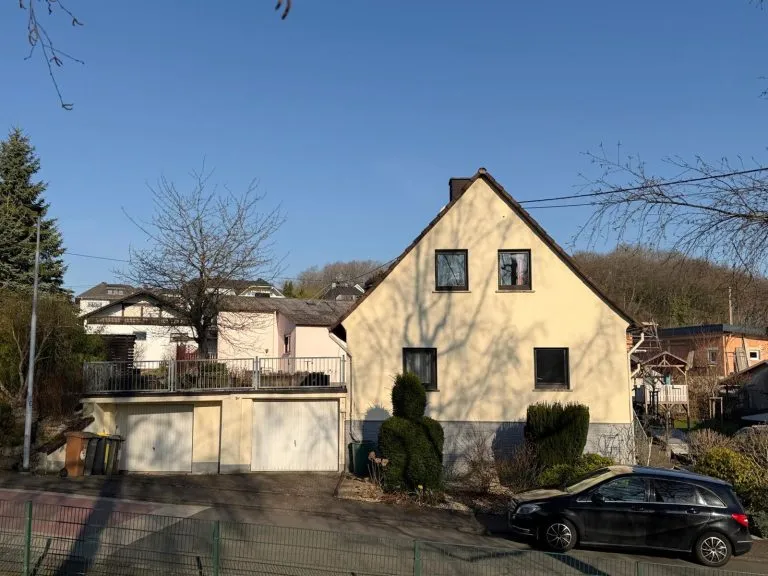 Immobilienangebot - Rennerod VG - Alle - Gemütliches Zuhause mit Einliegerwohnung, Sauna & großem Garten für Ihre Ideen!