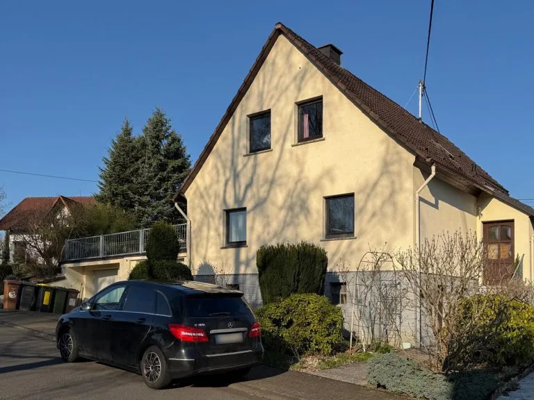 Immobilienangebot - Rennerod VG - Alle - Gemütliches Zuhause mit Einliegerwohnung, Sauna & großem Garten für Ihre Ideen!