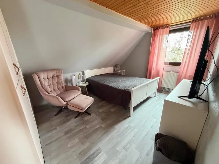 Immobilienangebot - Rennerod VG - Alle - Gemütliches Zuhause mit Einliegerwohnung, Sauna & großem Garten für Ihre Ideen!