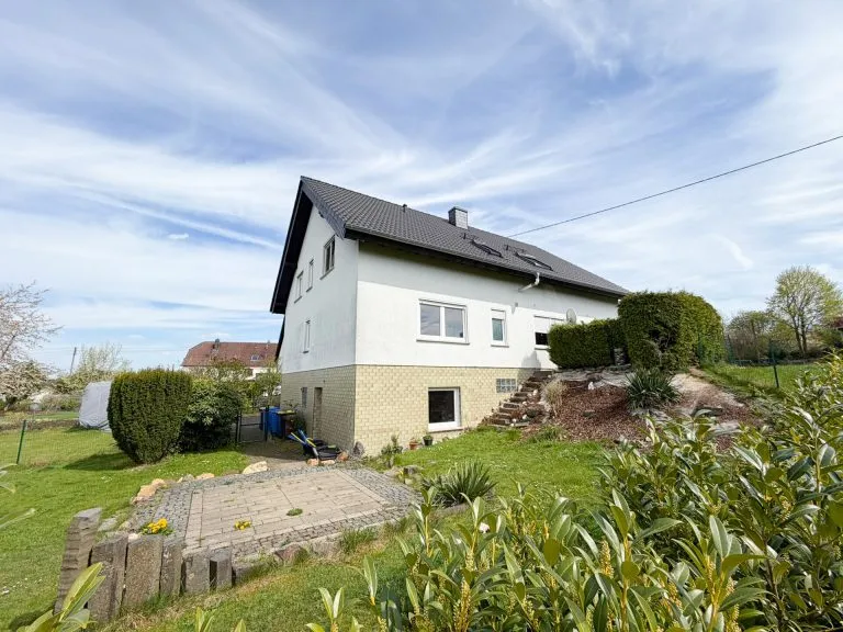 Immobilienangebot - Wissen VG - Alle - Vermietetes Zweifamilienhaus mit Garage in idyllischer Höhenlage nähe Wissen-Zentrum!