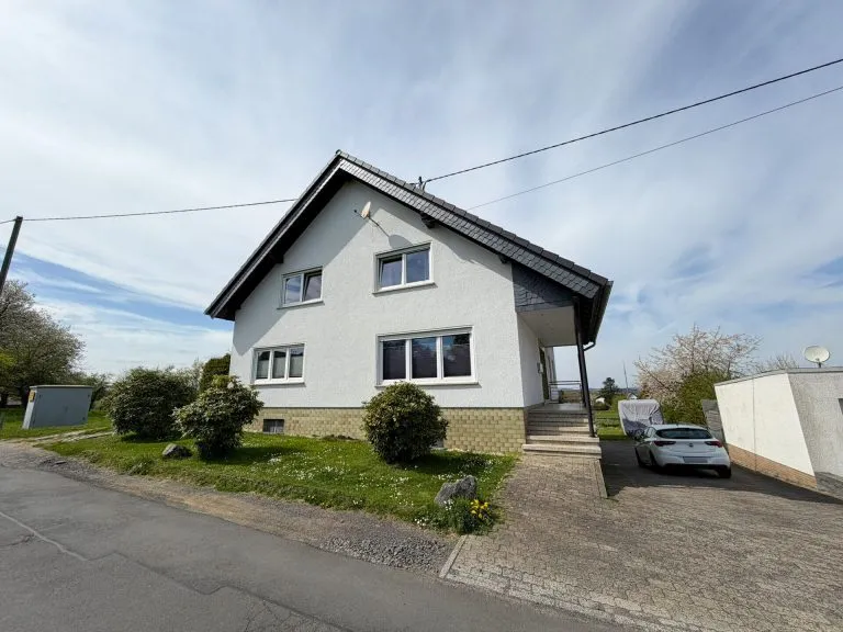 Immobilienangebot - Wissen VG - Alle - Vermietetes Zweifamilienhaus mit Garage in idyllischer Höhenlage nähe Wissen-Zentrum!