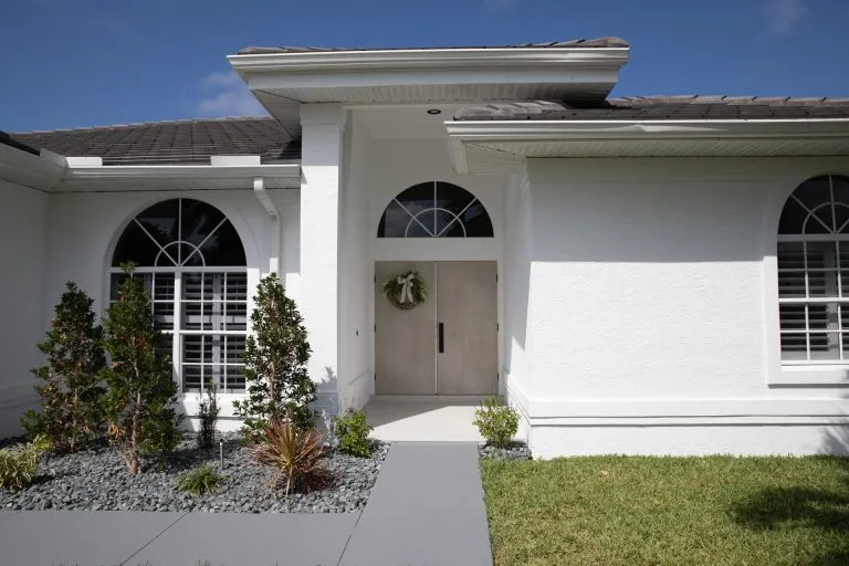 Immobilienangebot - Cape Coral - Alle - Moderne Residenz mit Pool im Südwesten 
von Cape Coral auf einzigartigem Grundstück!