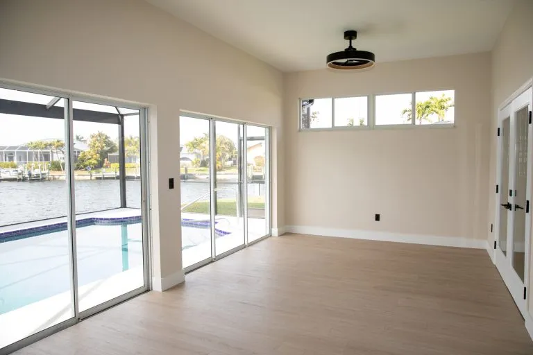 Immobilienangebot - Cape Coral - Alle - Moderne Residenz mit Pool im Südwesten 
von Cape Coral auf einzigartigem Grundstück!