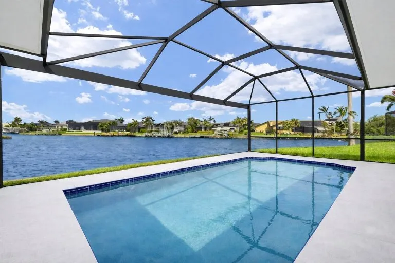 Immobilienangebot - Cape Coral - Alle - Moderne Residenz mit Pool im Südwesten 
von Cape Coral auf einzigartigem Grundstück!