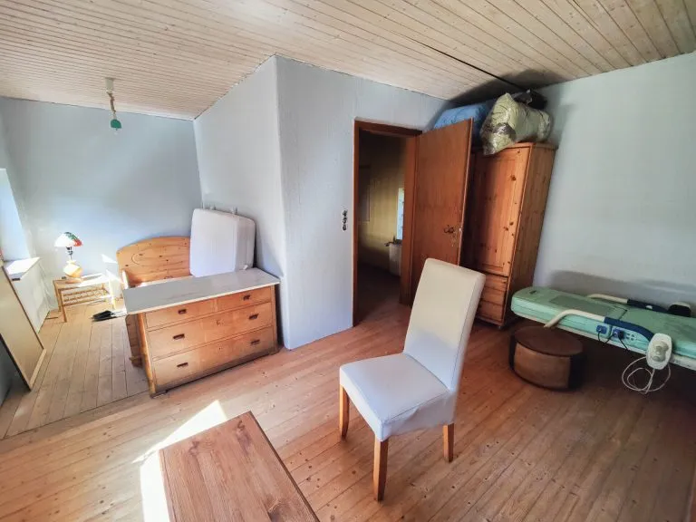 Immobilienangebot - Altenkirchen VG - Alle - Sanierungsbedürftiges Einfamilienhaus mit großem Grundstück in Ortsrandlage!