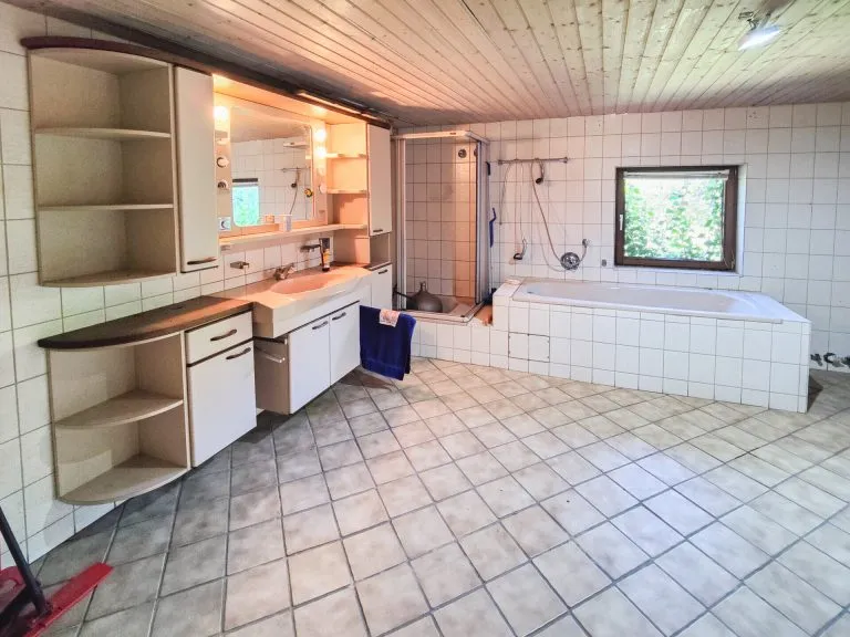 Immobilienangebot - Altenkirchen VG - Alle - Sanierungsbedürftiges Einfamilienhaus mit großem Grundstück in Ortsrandlage!
